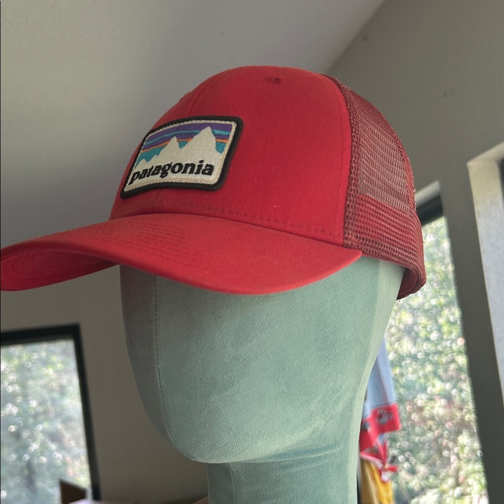 Patagonia Red Mesh-Back Baseball Cap with Mountain Patch - Picture 2 of 6